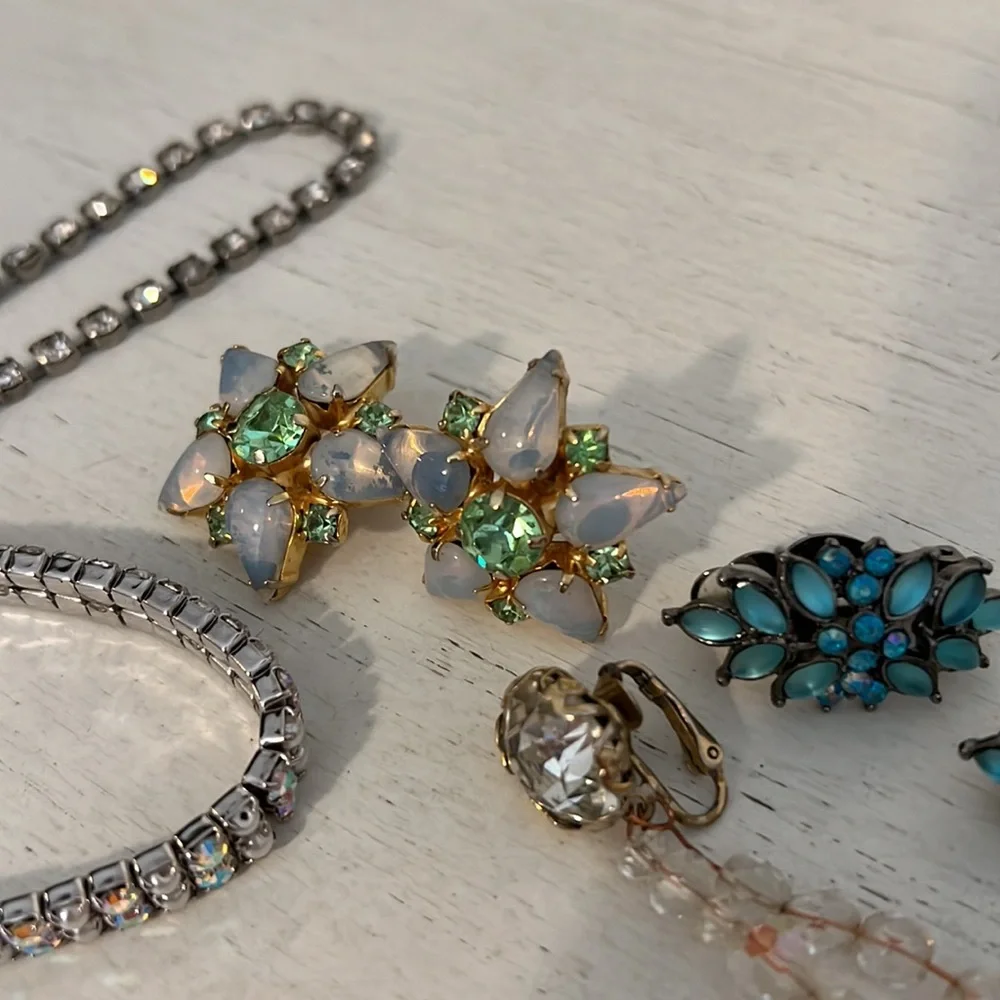 Mixed lot vintage crystal rhinestone earrings necklaces brooch